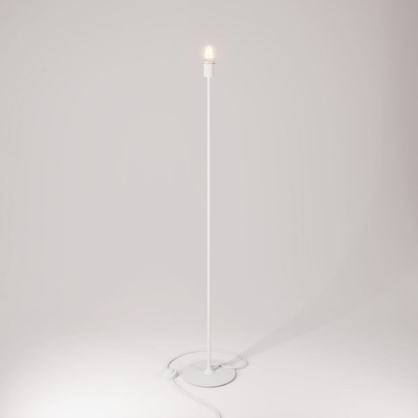 Stojací lampa MAG-Y s kovovým podstavcem, E27, 806 lm, teplé světlo 2700K