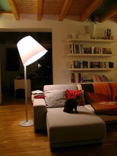 Melampo Mega terra Artemide - stojací lampa