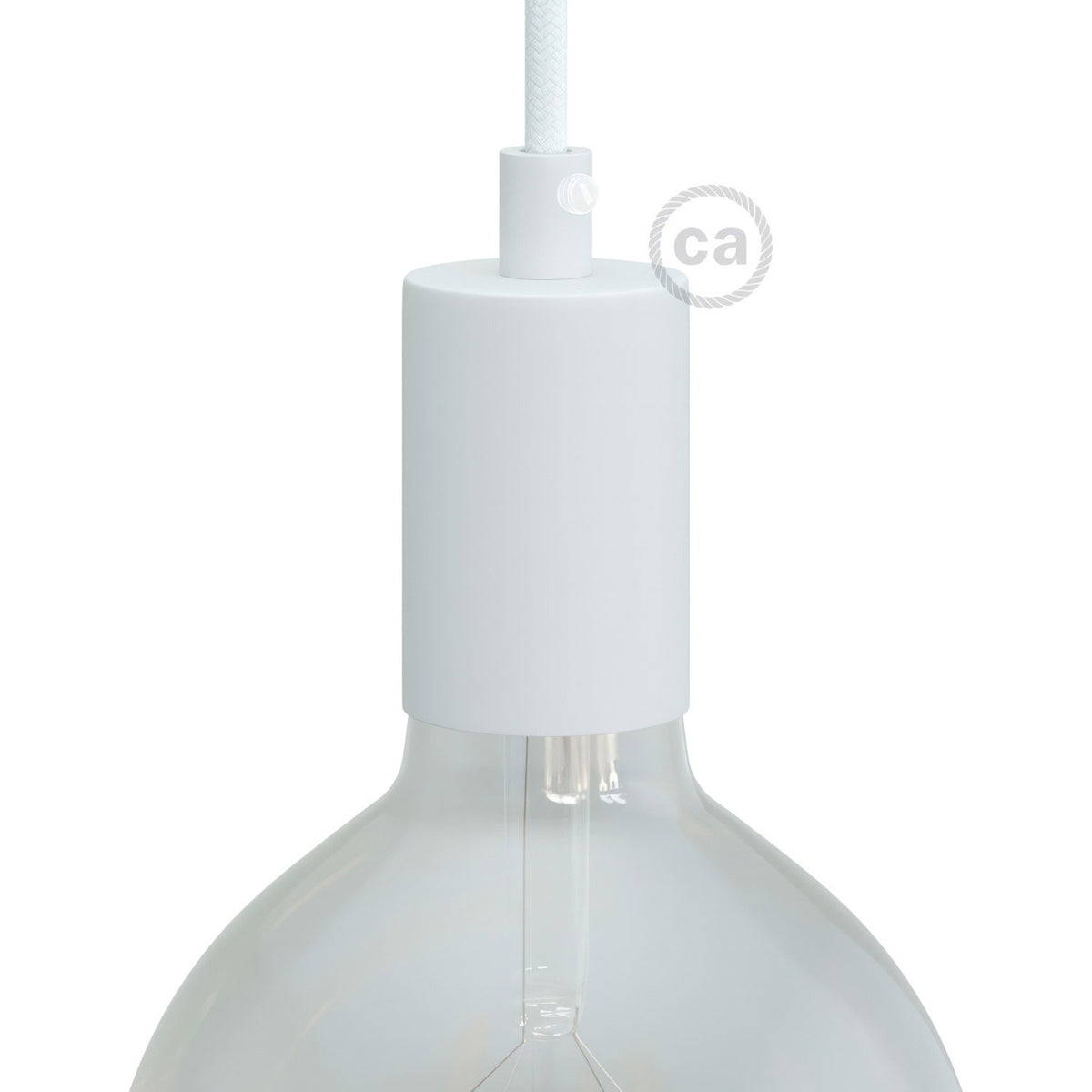 Válcová kovová objímka E27 s průměrem 42 mm a délkou 62 mm v sadě