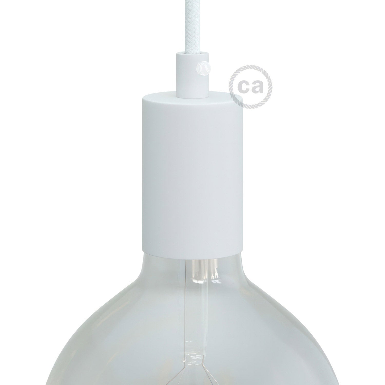 Válcová kovová objímka E27 s průměrem 42 mm a délkou 62 mm v sadě