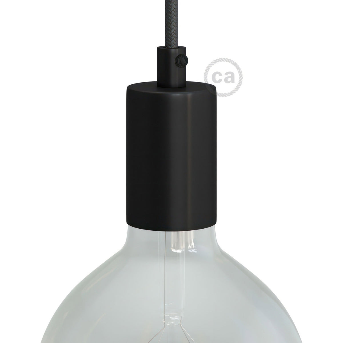 Válcová kovová objímka E27 s průměrem 42 mm a délkou 62 mm v sadě