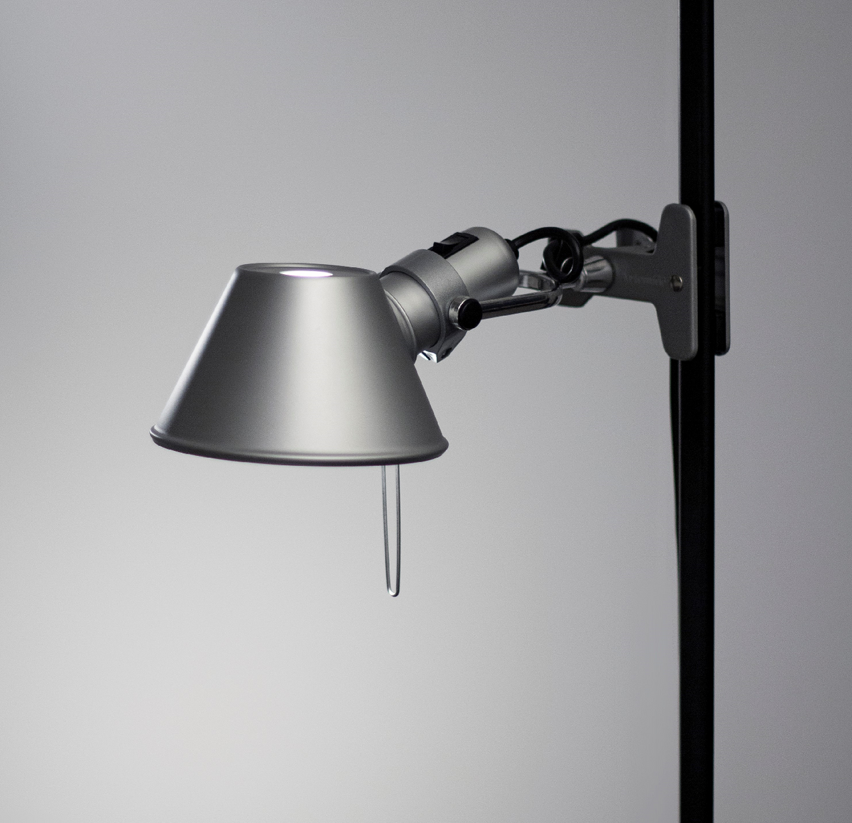 Artemide Tolomeo pinza v interiéru