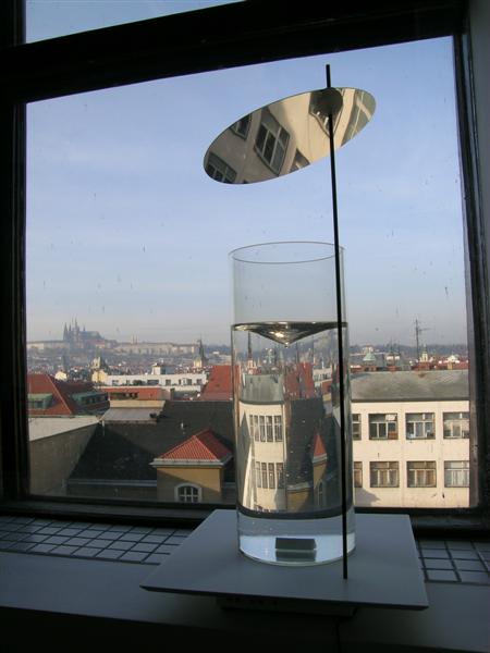 Delirium Yum Ingo Maurer - stolní lampa The last piece