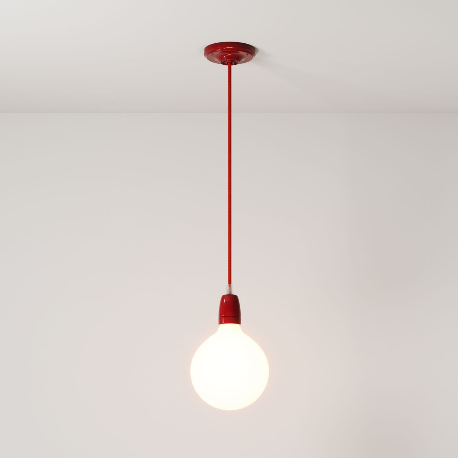Závěsná lampa s textilním kabelem 120 cm a porcelánovými detaily E27, stmívatelná
