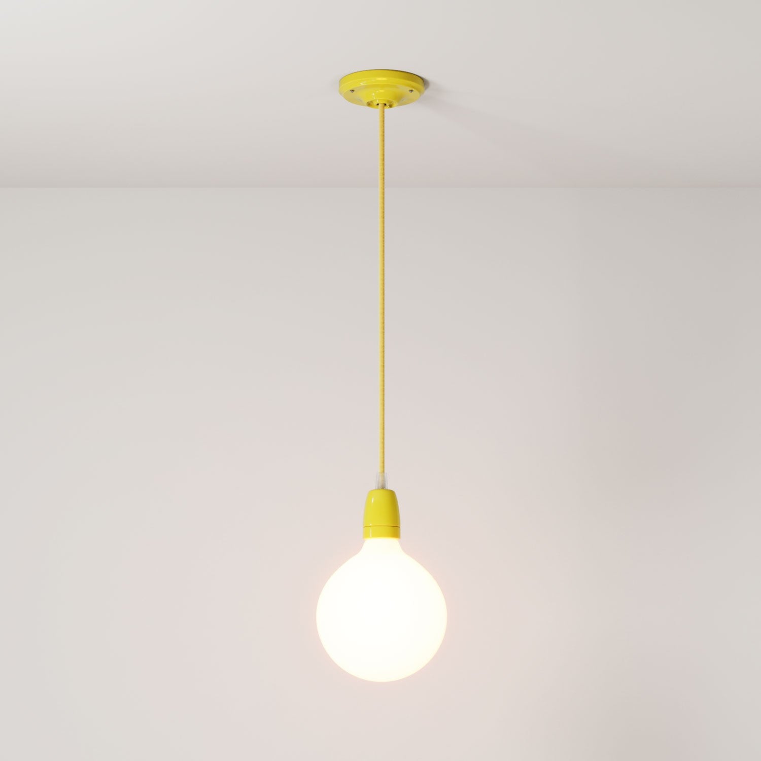 Závěsná lampa s textilním kabelem 120 cm a porcelánovými detaily E27, stmívatelná