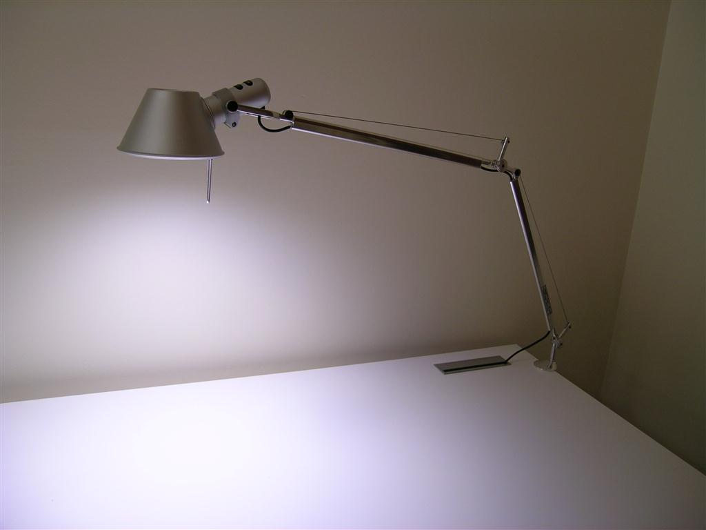 Tolomeo LED TW Artemide - stolní lampa