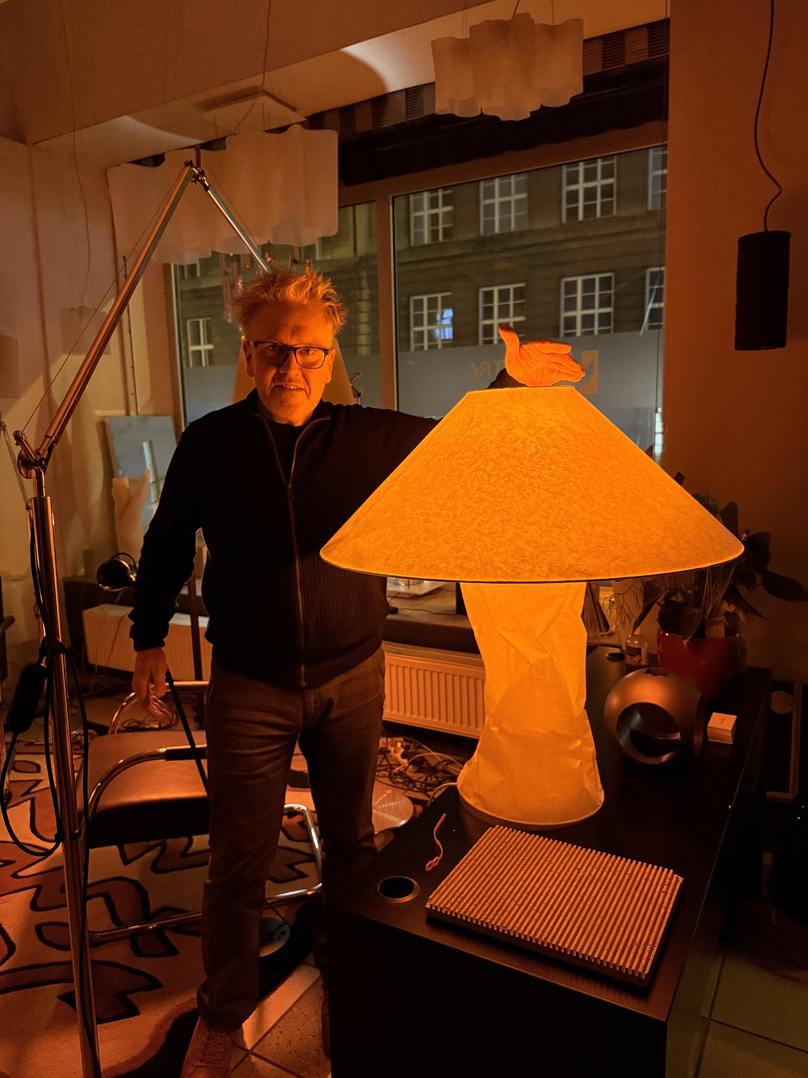 Lampampe - stolní lampa - Ingo Maurer