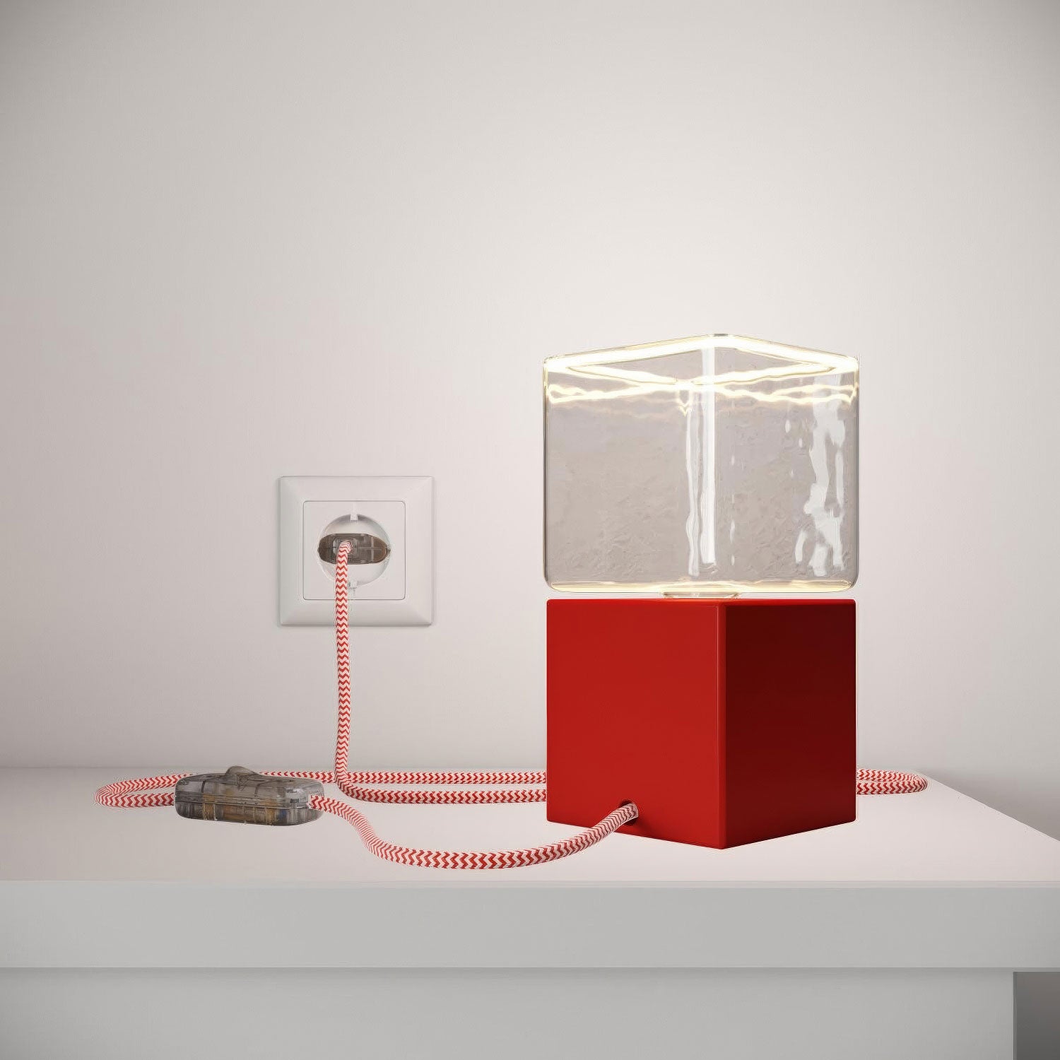 Posaluce Cubetto Color, lakovaná dřevěná stolní lampa E27, max 70 W, 2 m opletený kabel