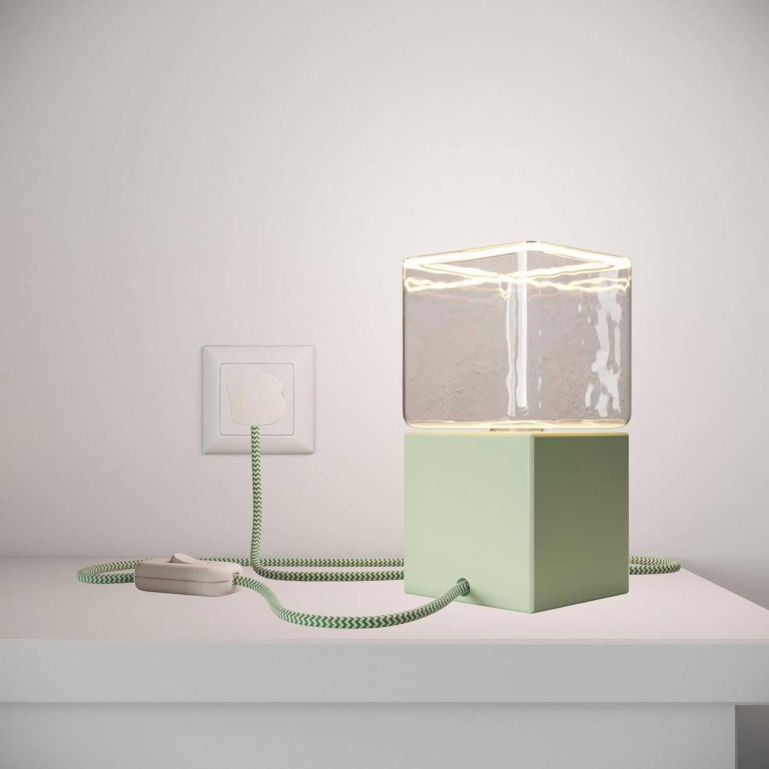 Posaluce Cubetto Color, lakovaná dřevěná stolní lampa E27, max 70 W, 2 m opletený kabel