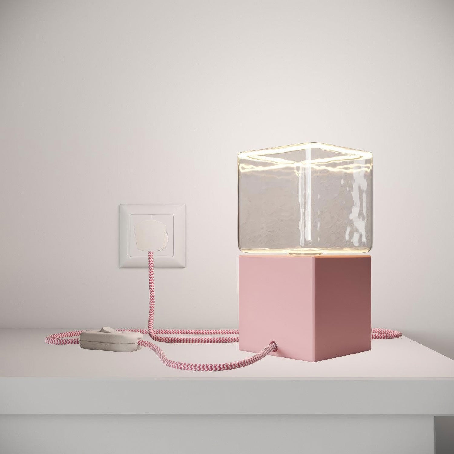 Posaluce Cubetto Color, lakovaná dřevěná stolní lampa E27, max 70 W, 2 m opletený kabel