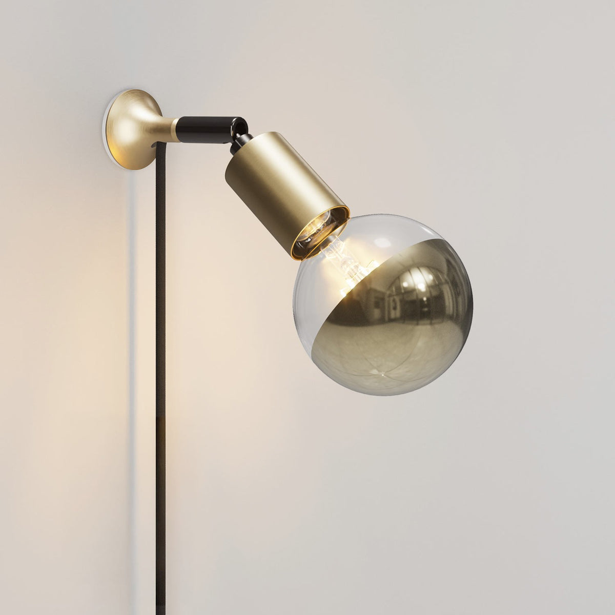 Nástěnná lampa MAG-Y s kloubem a stříbrnou půlkulovou žárovkou 7W, E27