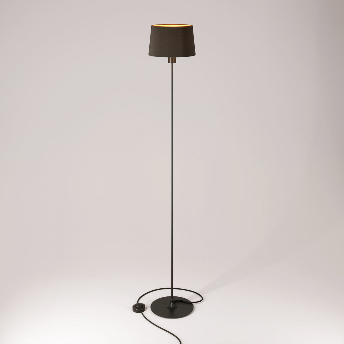Stojací lampa MAG-Y s kovovým podstavcem a stínidlem Athena, 806 lm, E27, 2700K