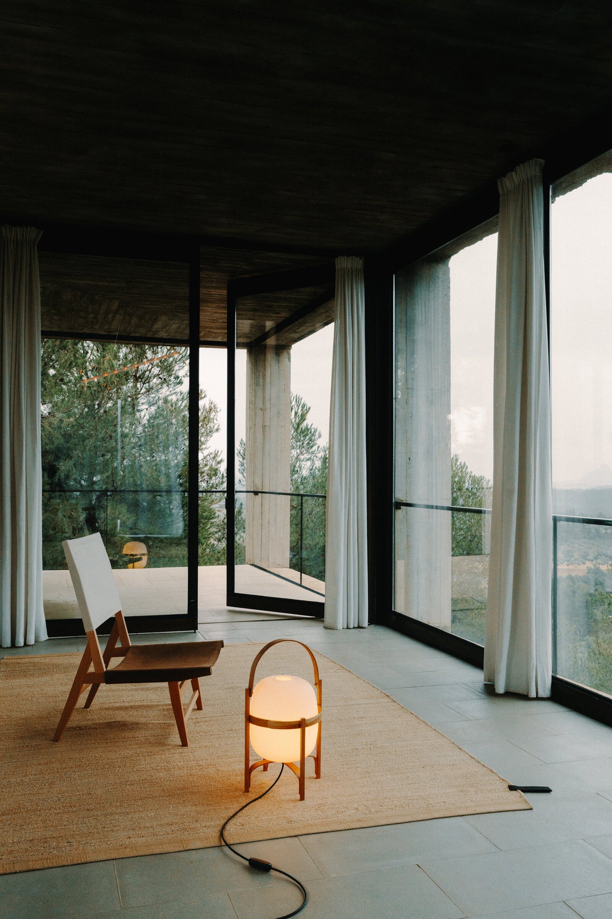 Cesta Table