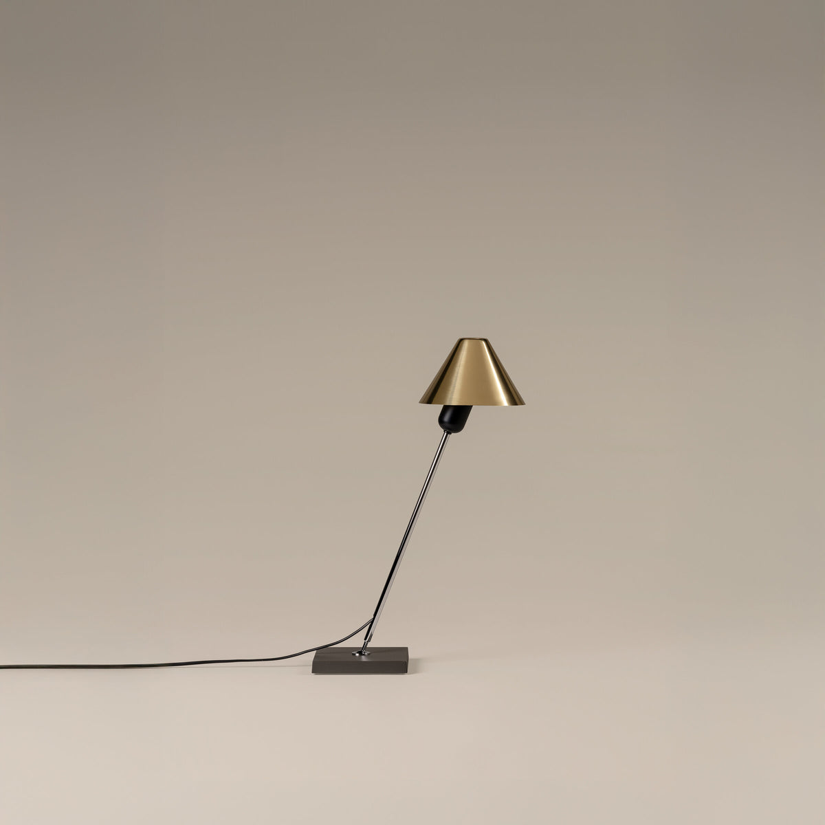 Gira Table