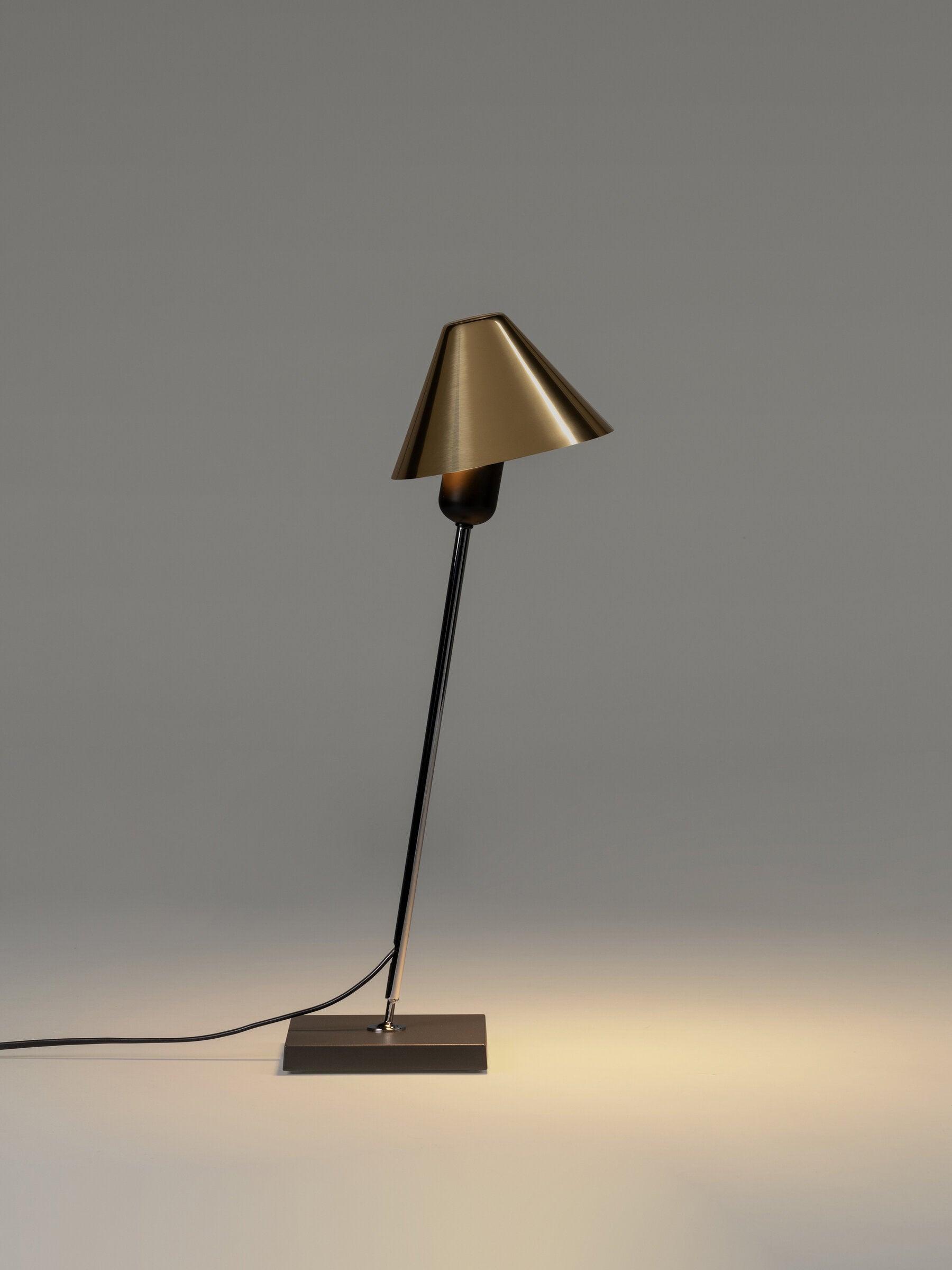 Gira Table