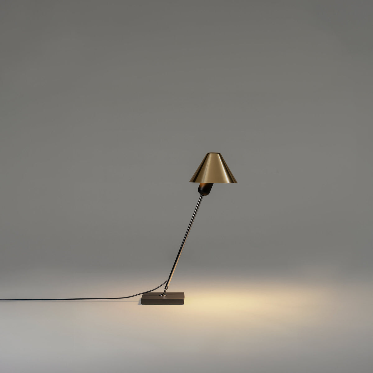 Gira Table