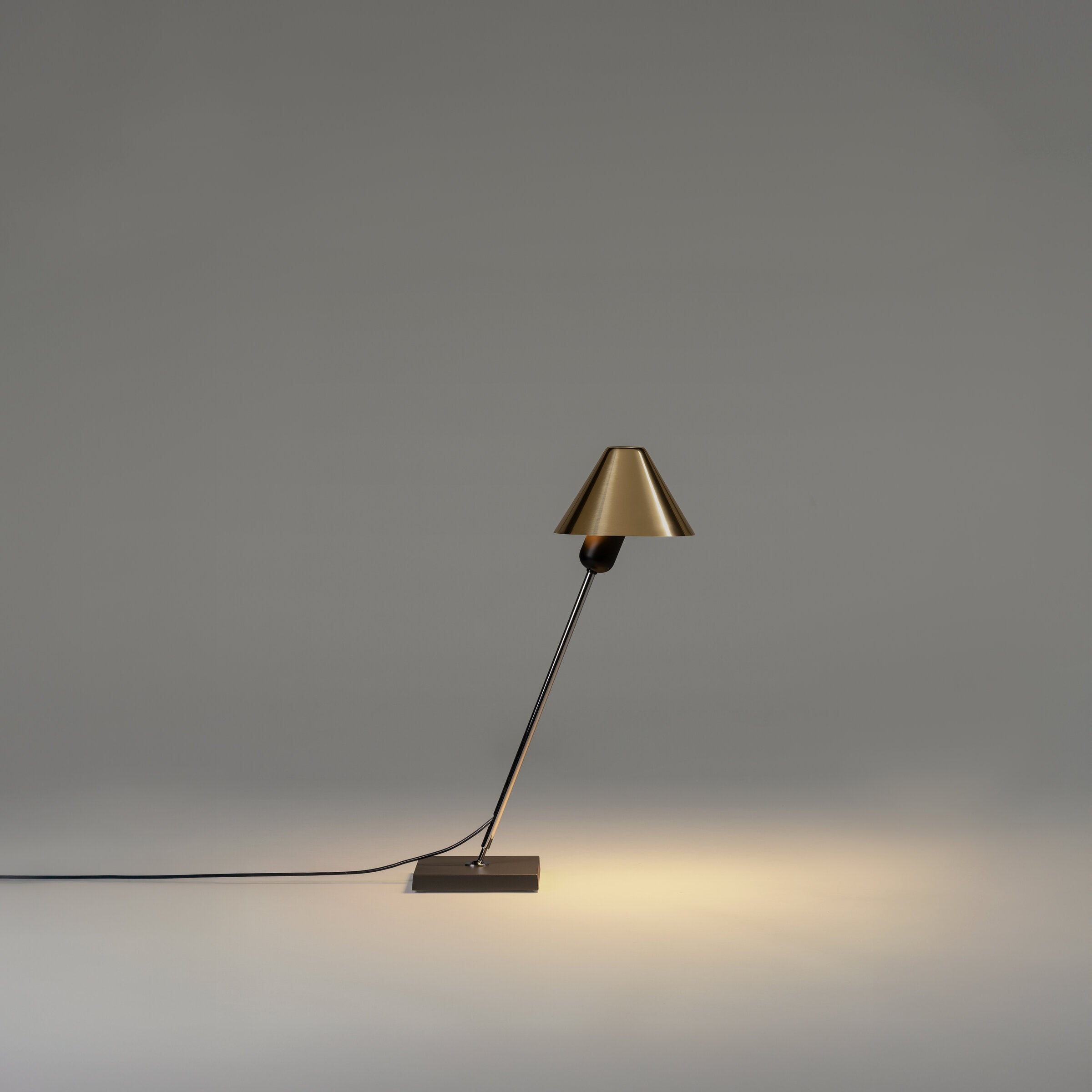 Gira Table