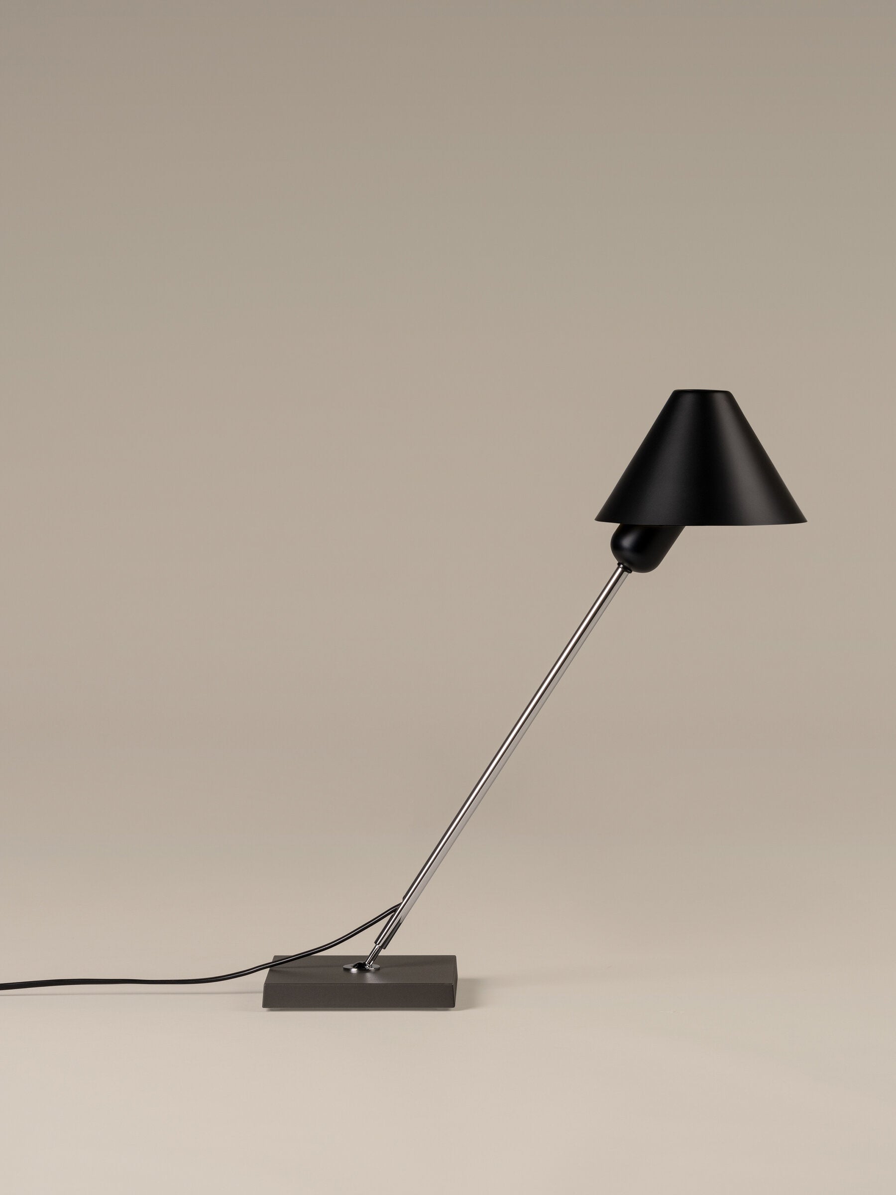 Gira Table