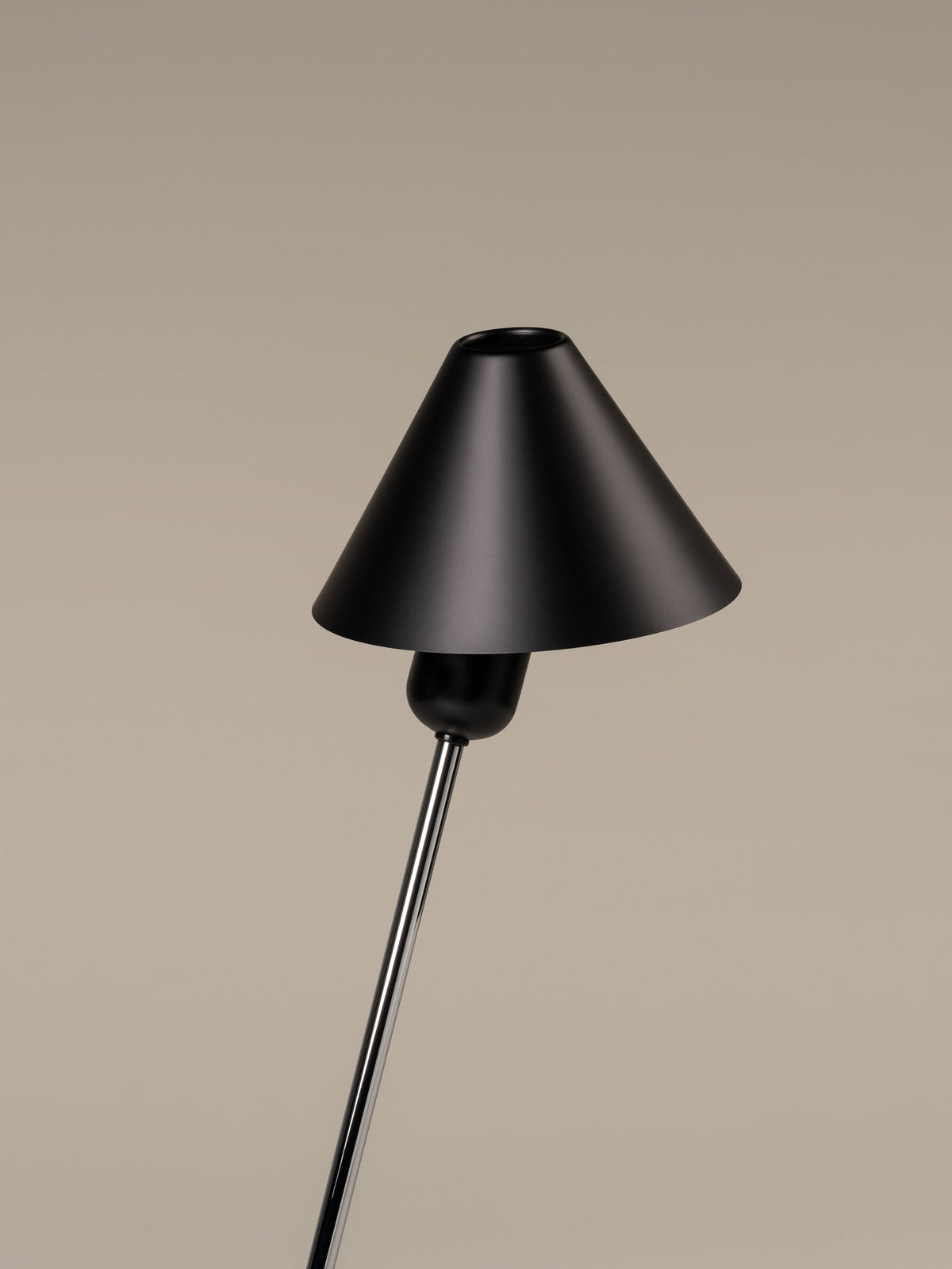 Gira Table