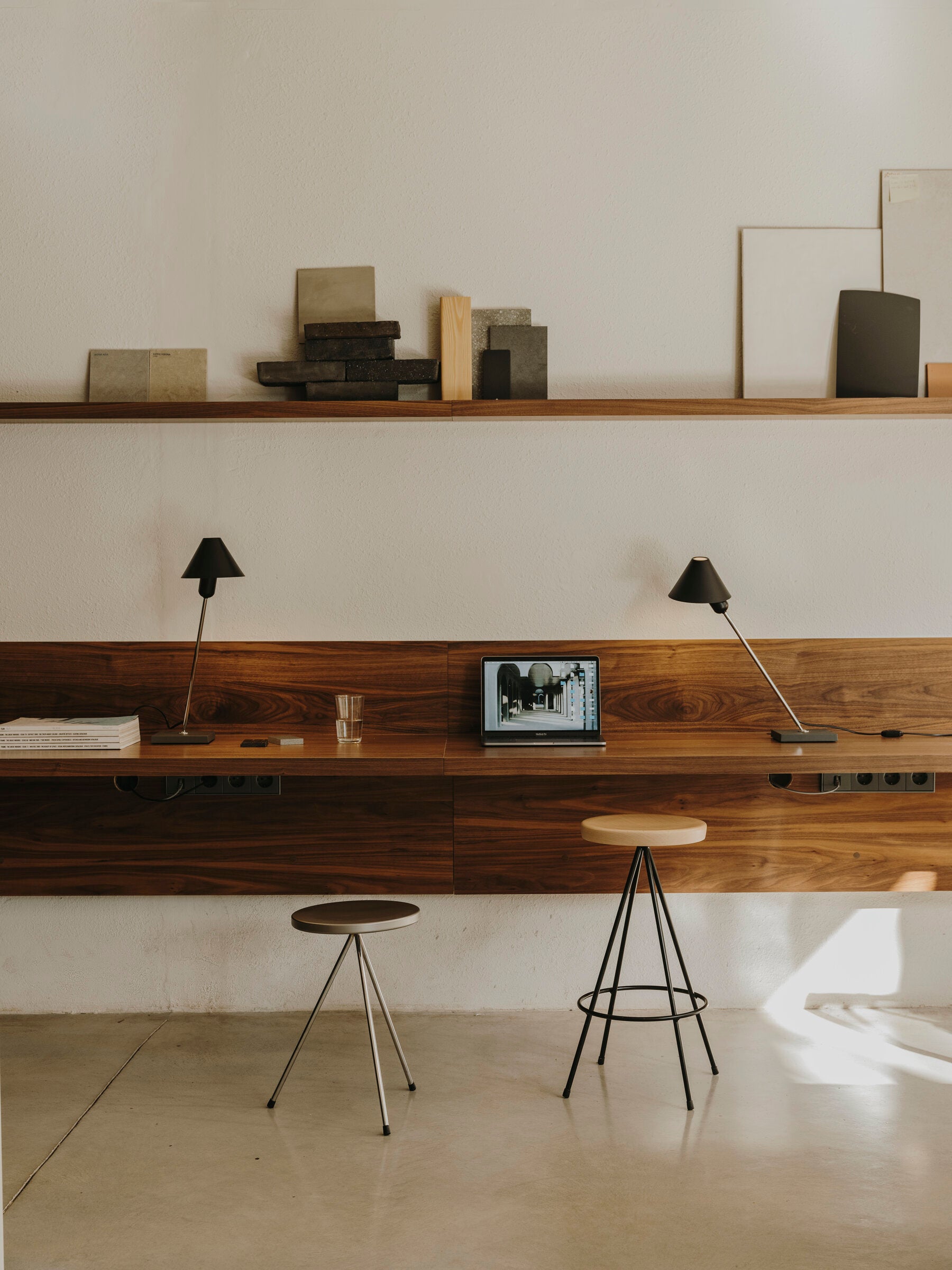 Gira Table