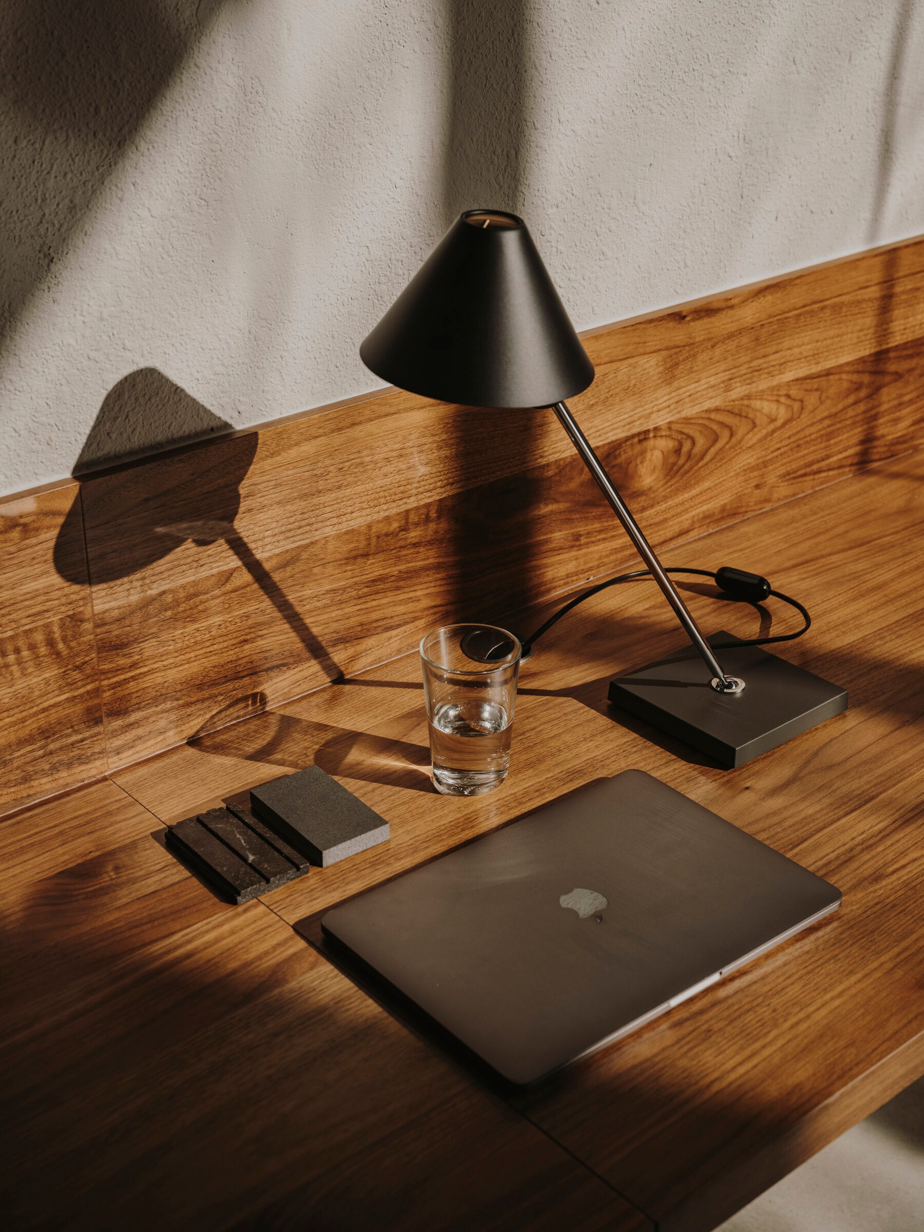 Gira Table