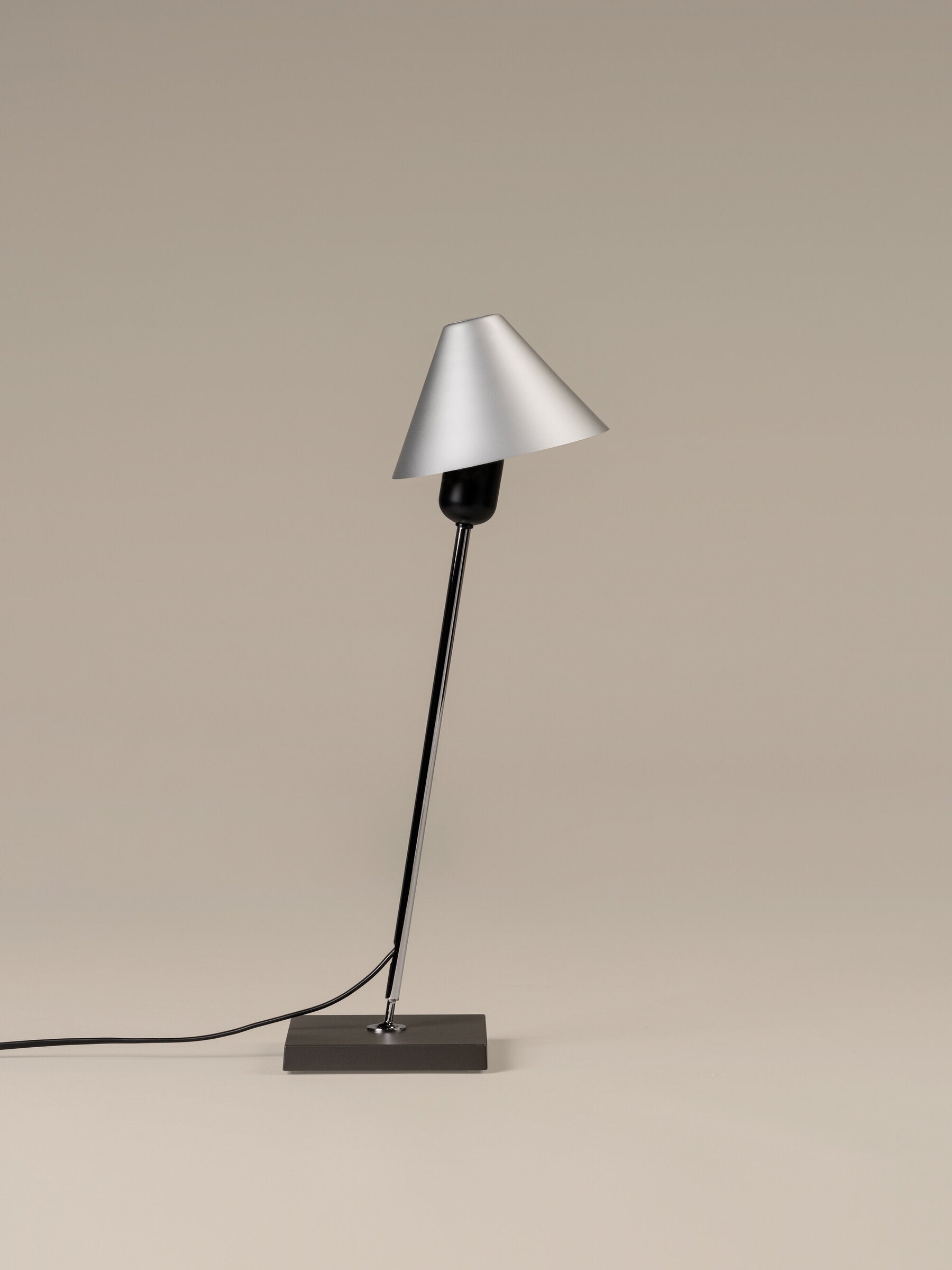 Gira Table