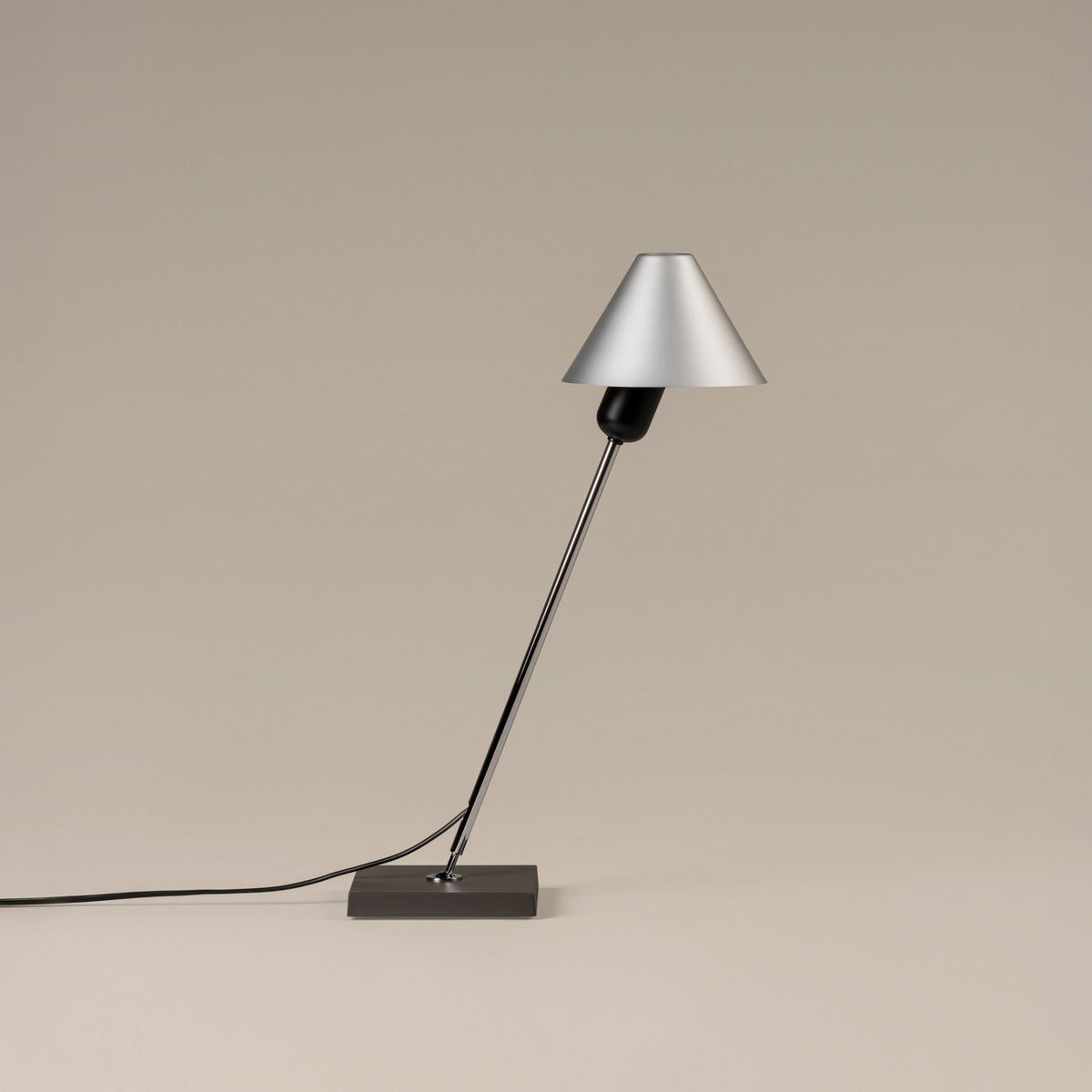 Gira Table