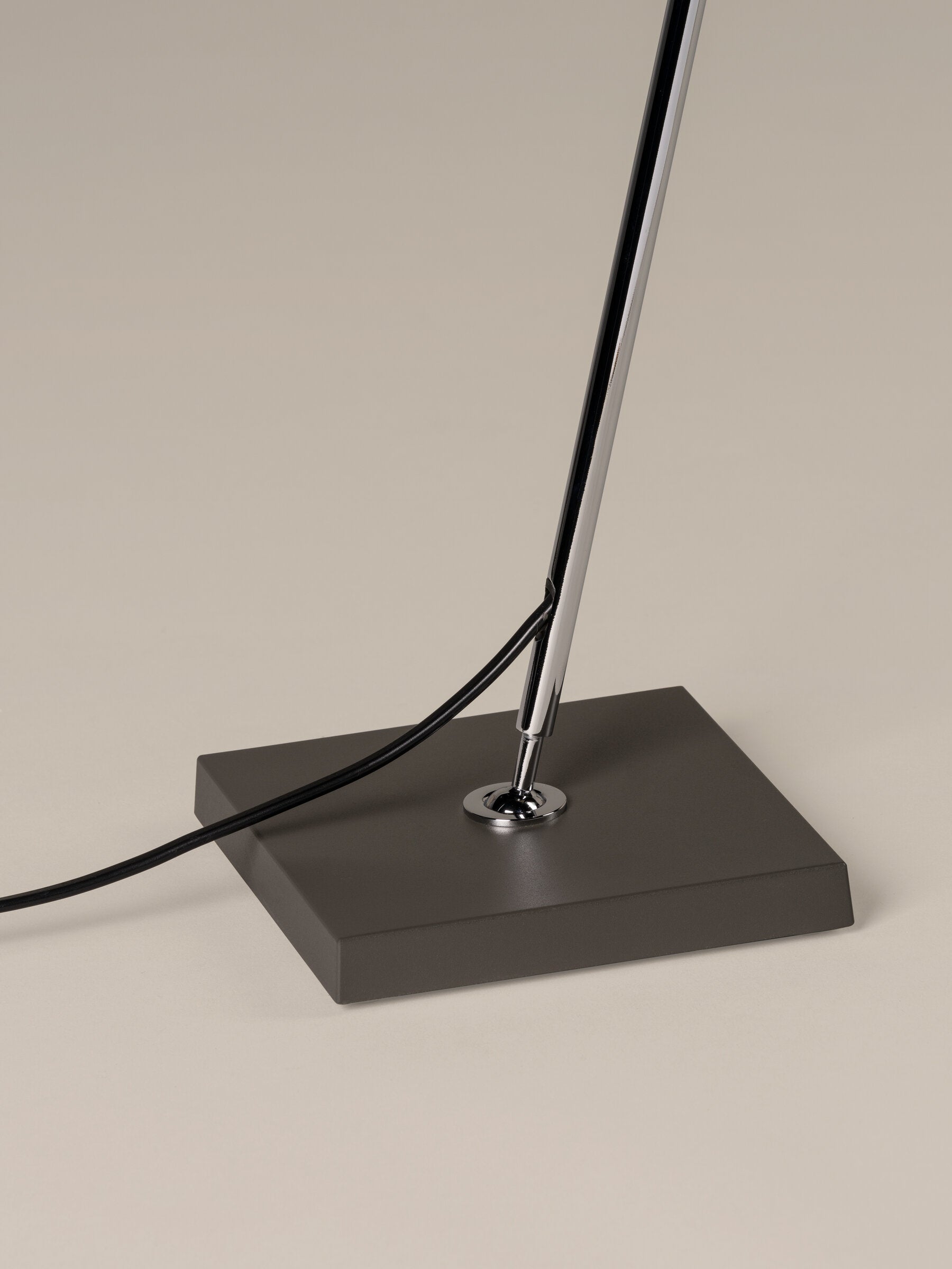 Gira Table