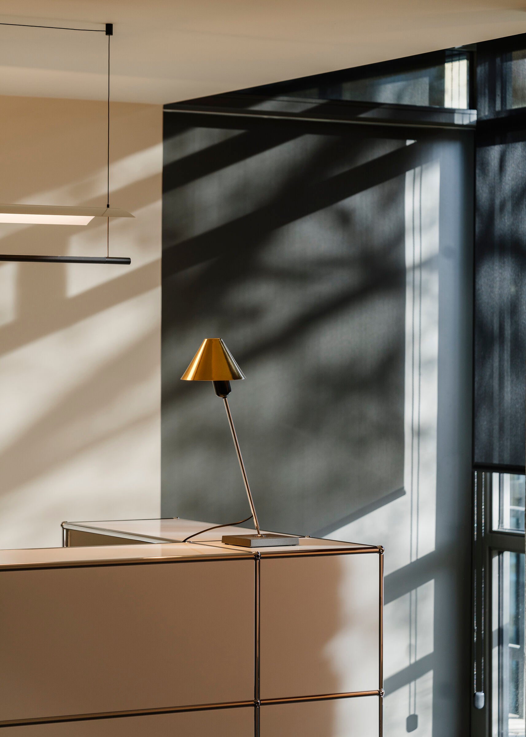Gira Table