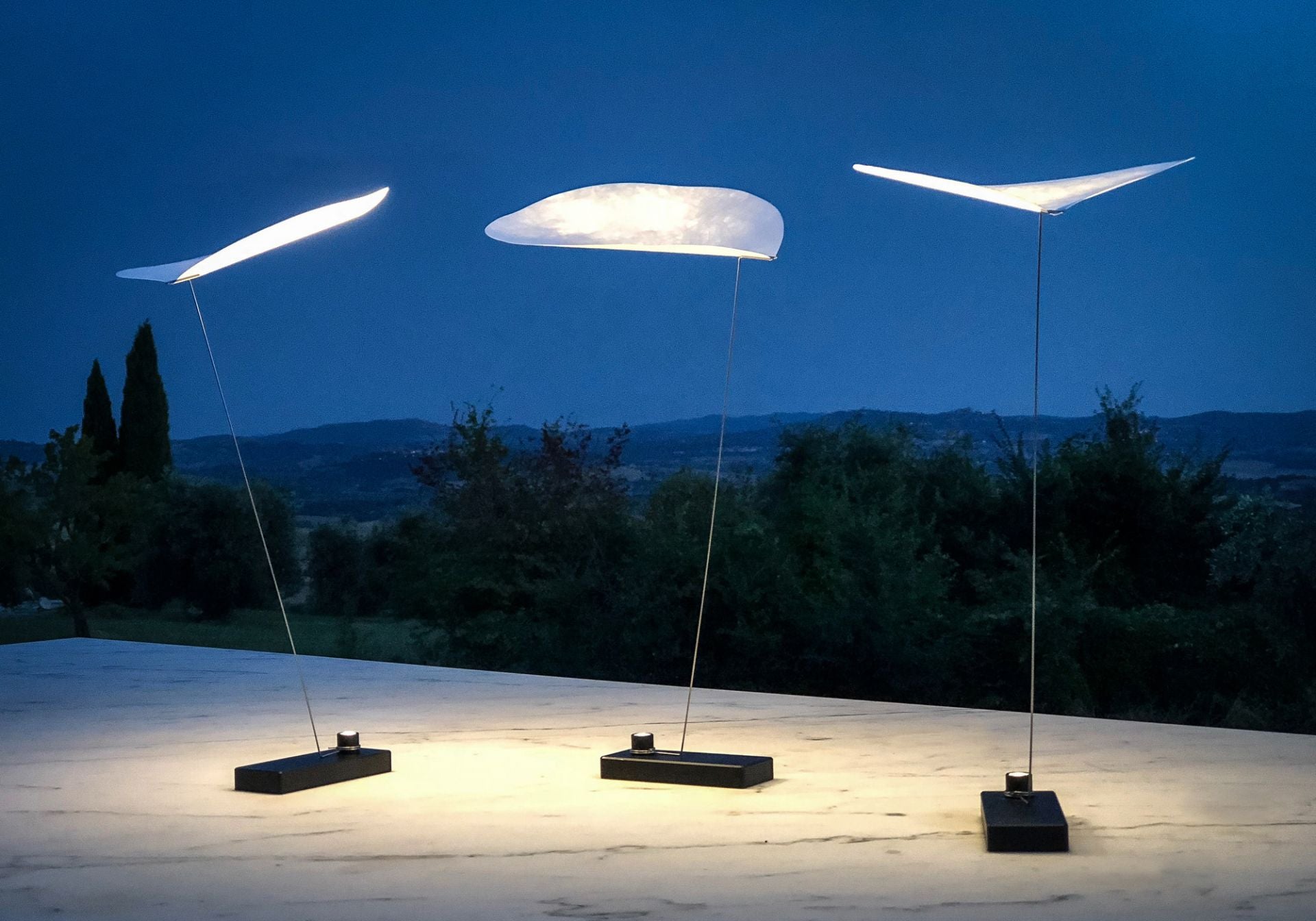 Koyoo - stolní přenosná lampa - Ingo Maurer