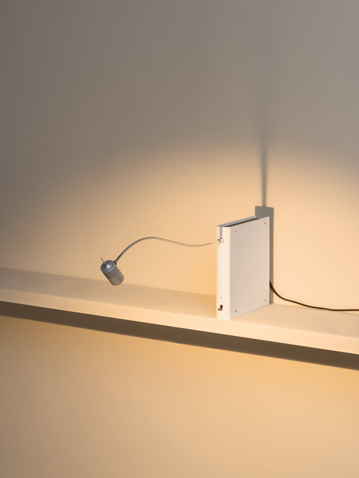 Bib Luz Table