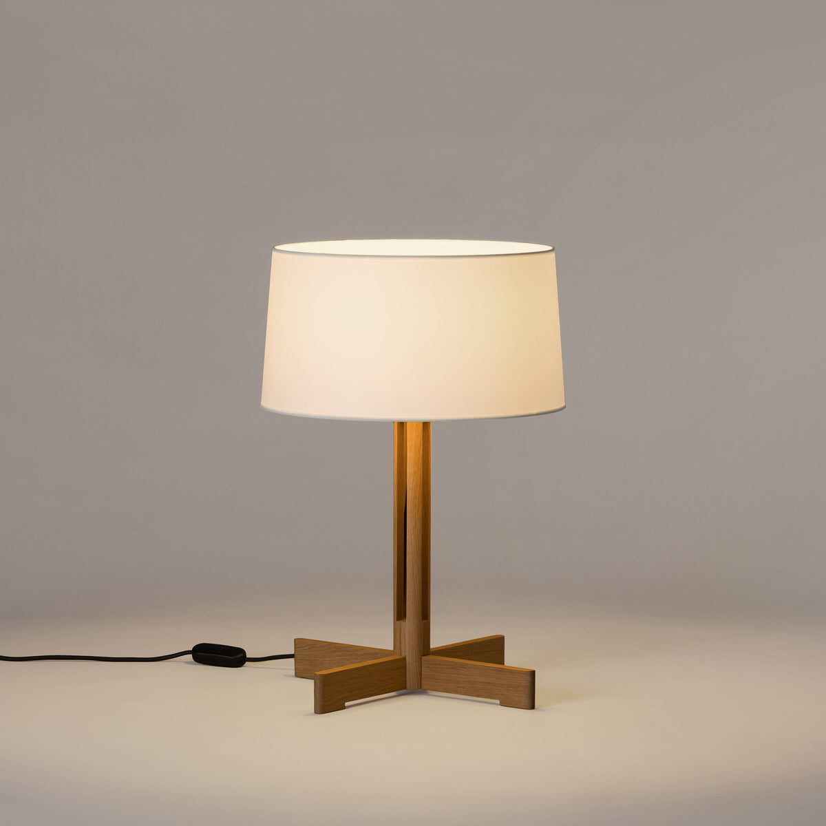 FAD stolní lampa – dřevo dub, pergamen bílý