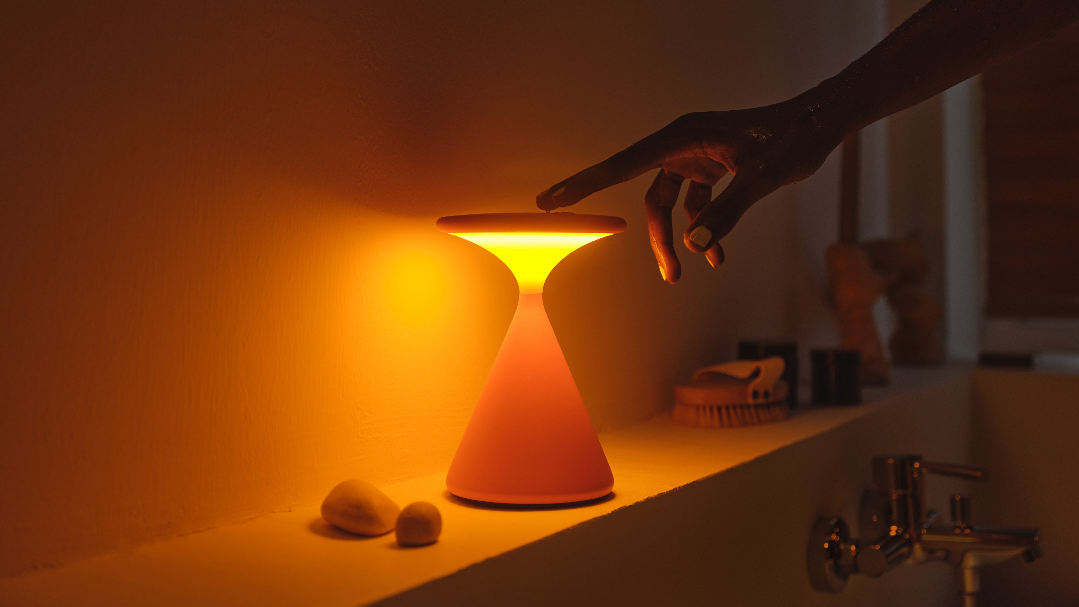 Salt - přenosná stolní lampa - Grau