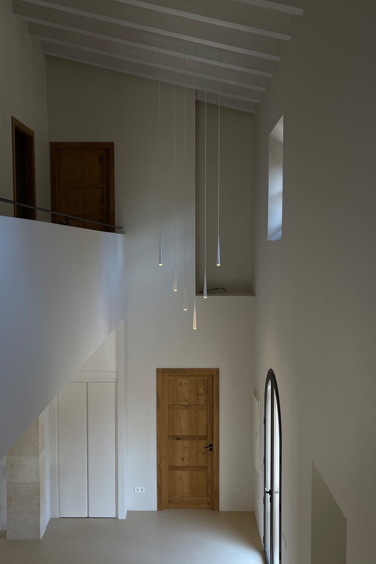 Niceone Chandelier GRAU – White, interiér na Mallorce