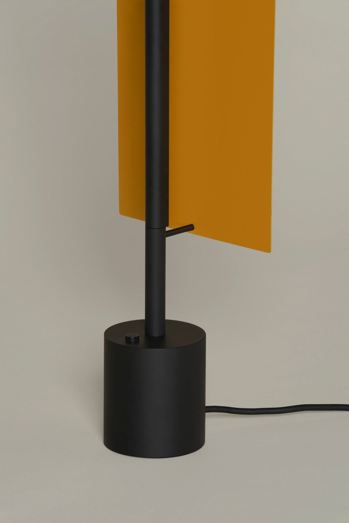 Lámina Dorada 45 Table