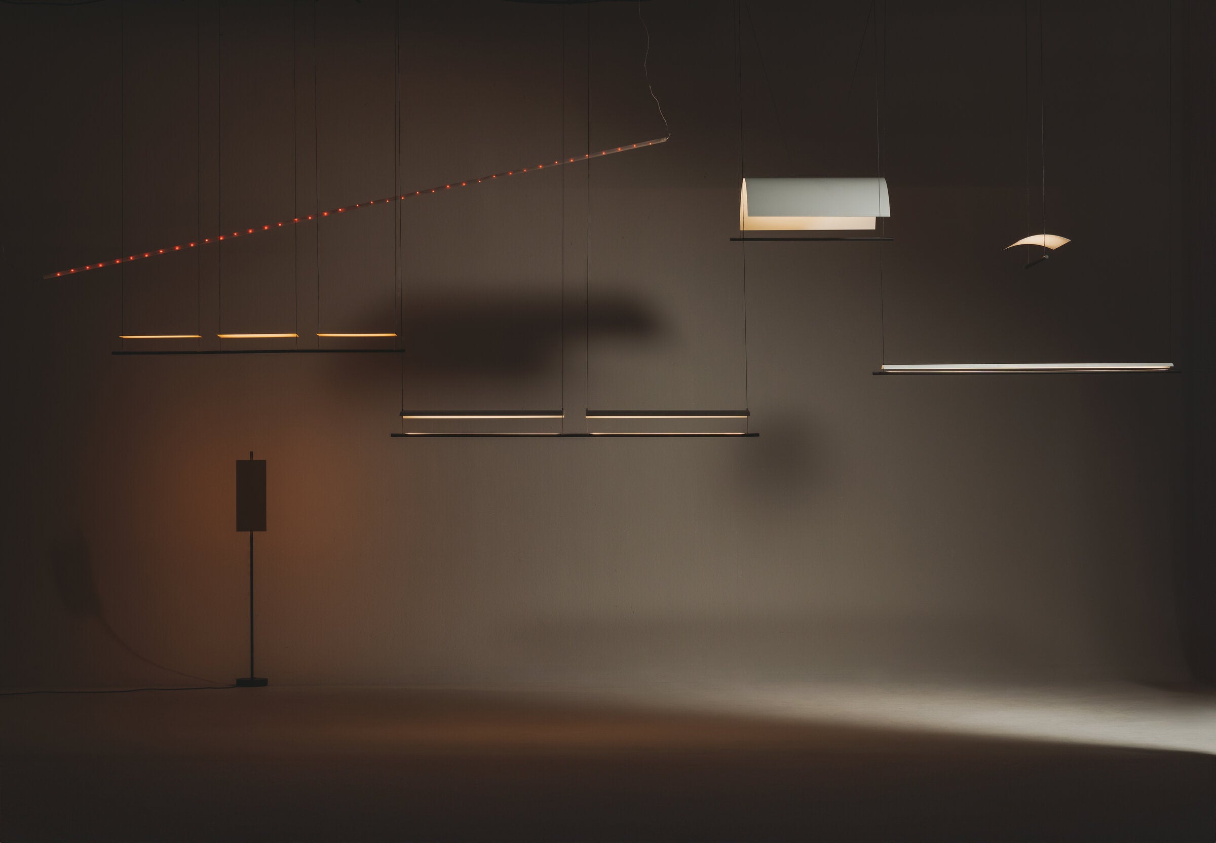Lámina Dorada 45 - stojací lampa - Santa Cole