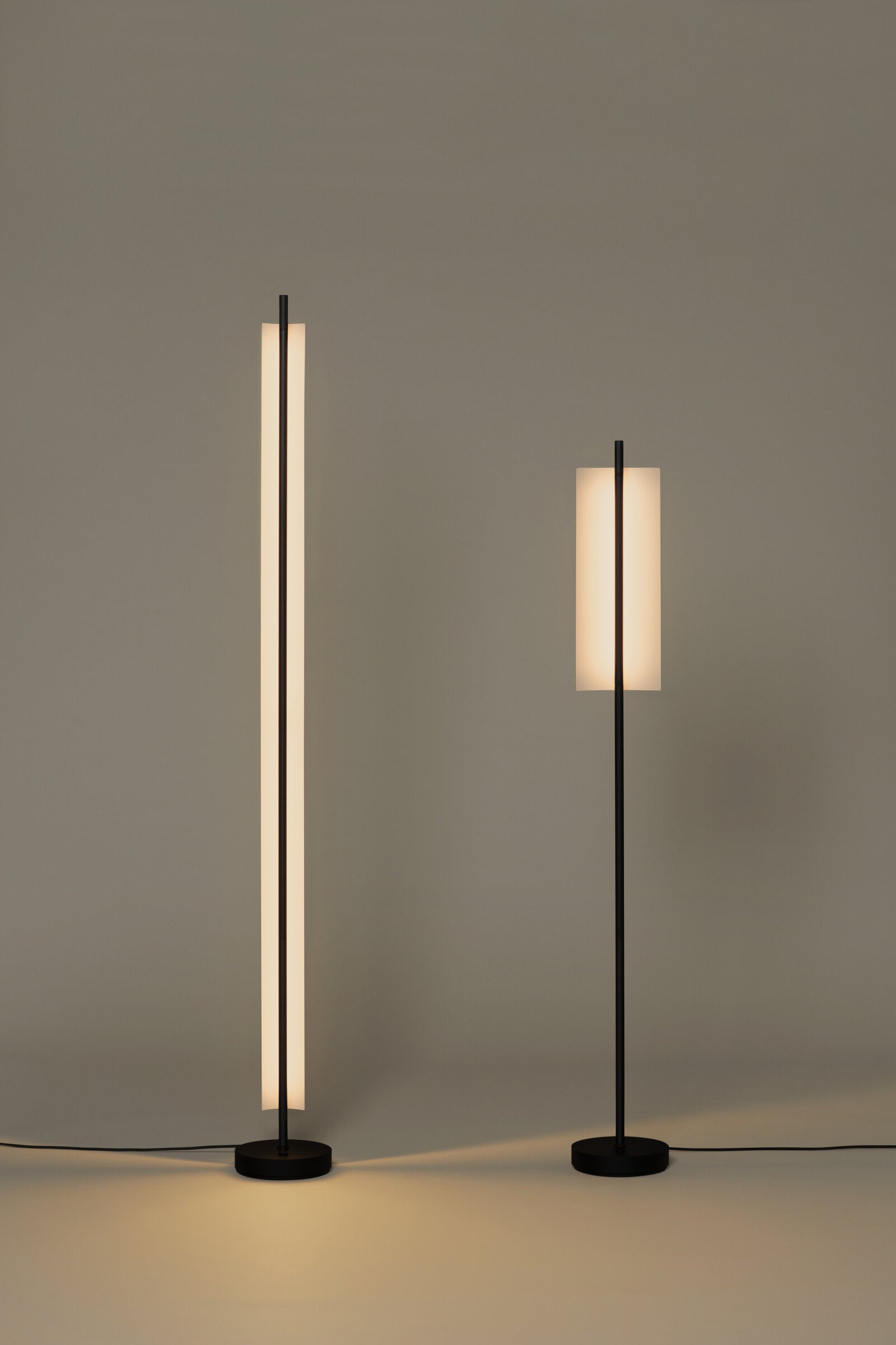 Lámina 165 - stojací lampa - Santa Cole