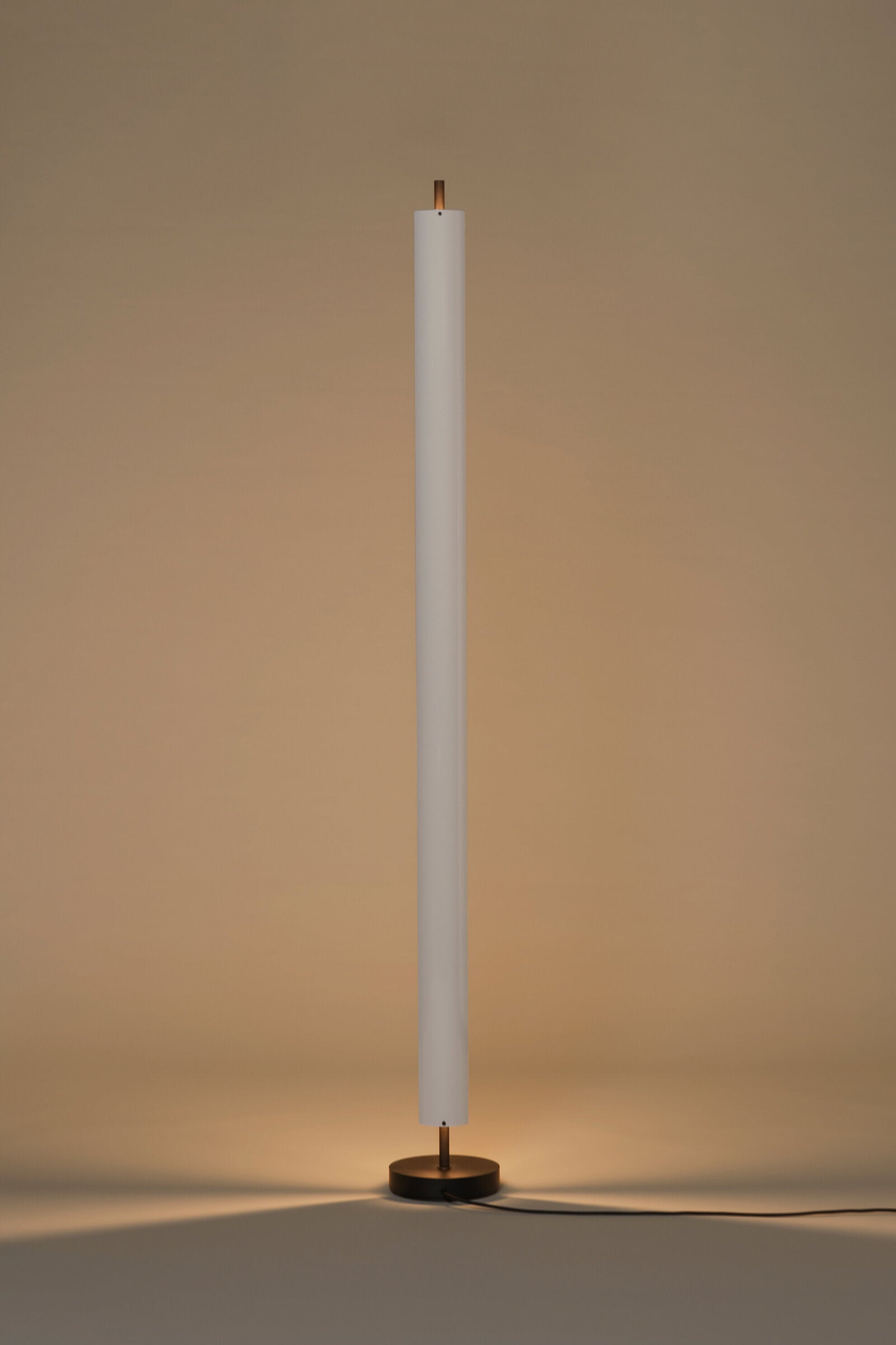 Lámina 165 - stojací lampa - Santa Cole