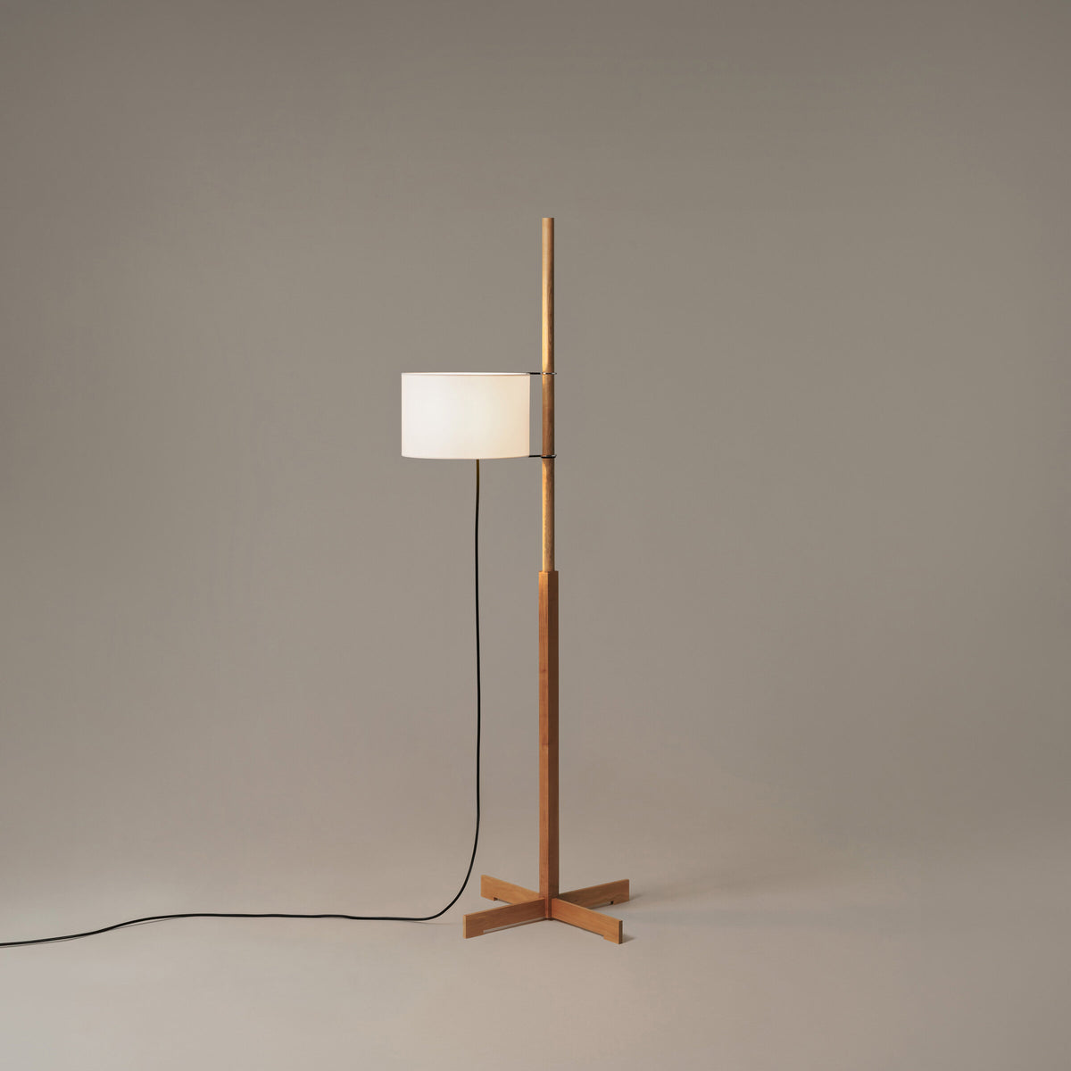 TMM stojací lampa – třešeň, pergamen bílý