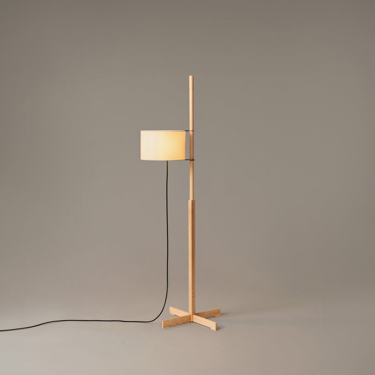TMM stojací lampa – buk, pergamen béžový