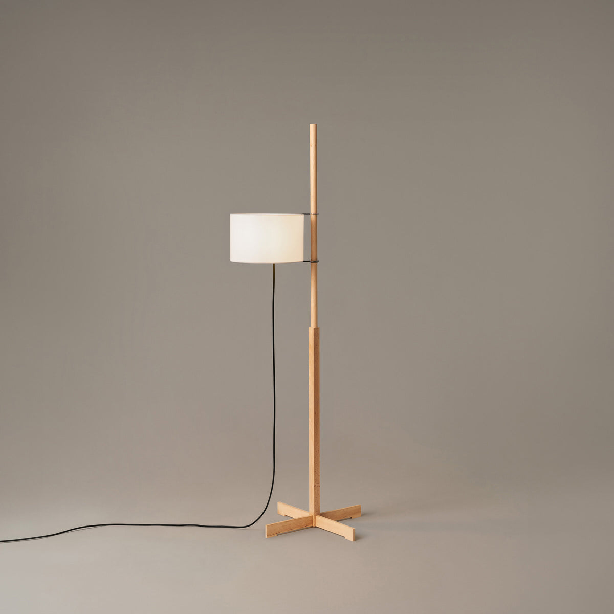 TMM stojací lampa – buk, pergamen bílý