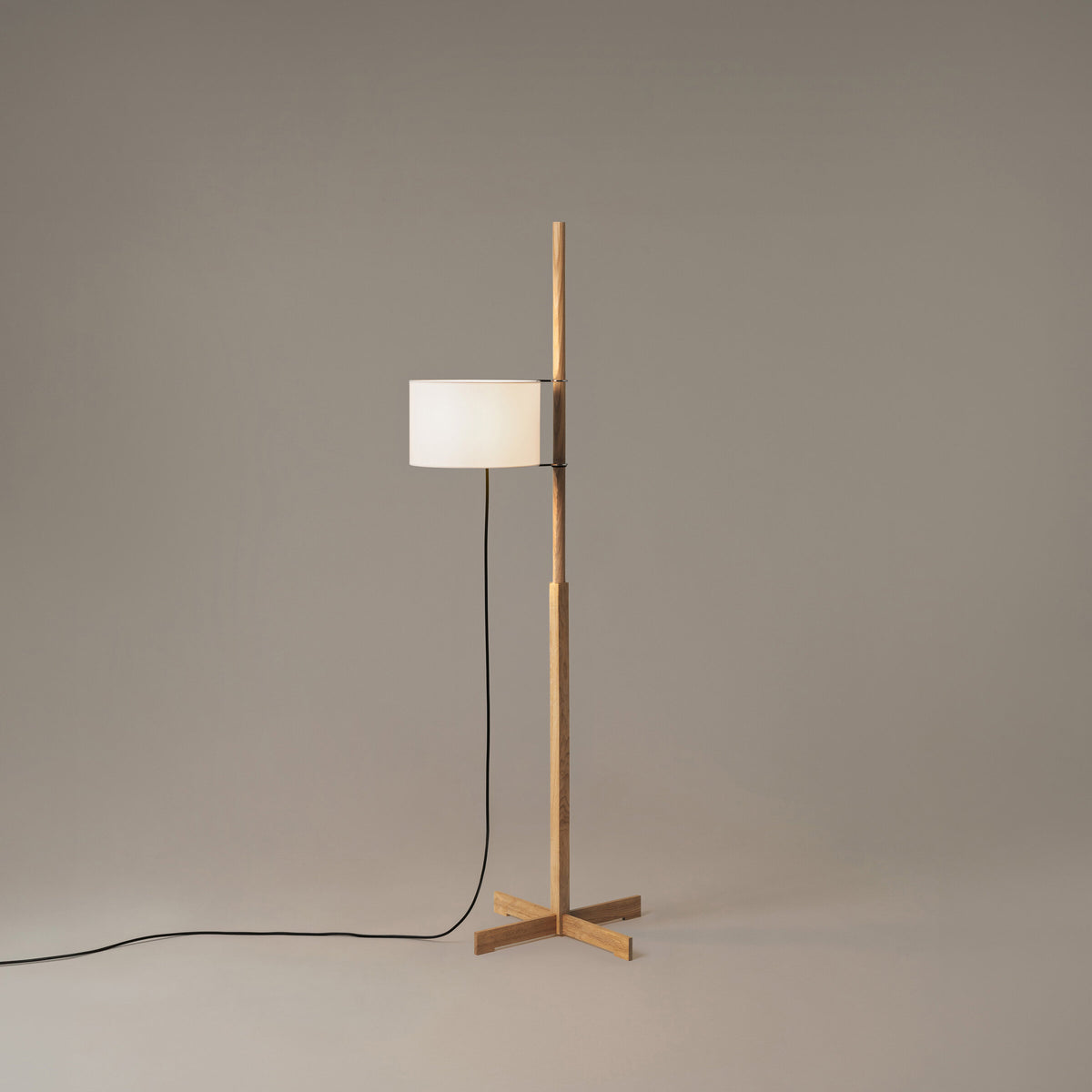 TMM stojací lampa – dub, pergamen bílý