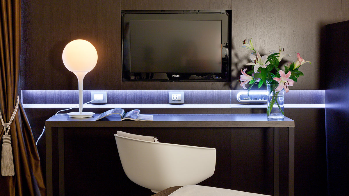 Artemide Castore tavolo v interiéru