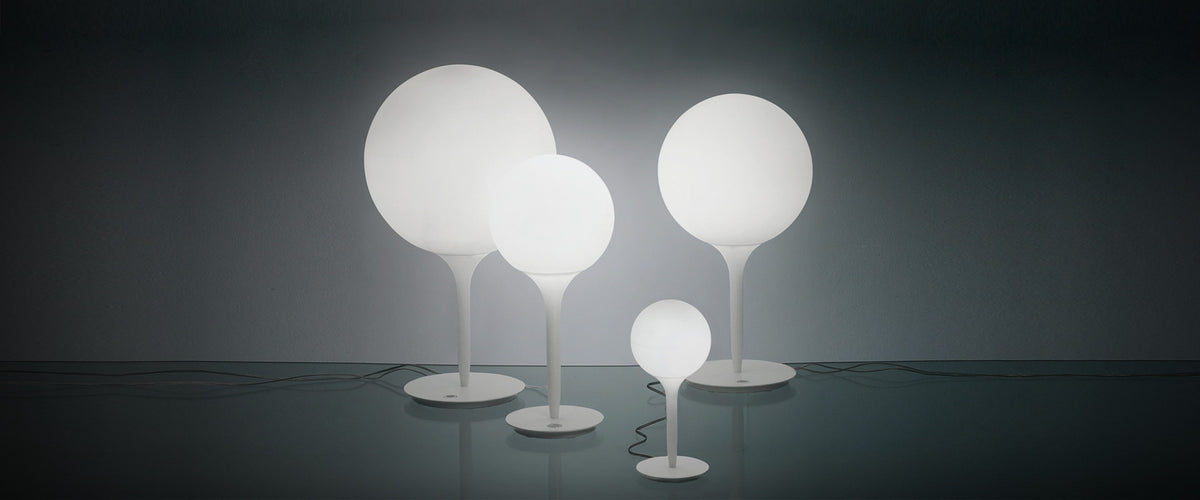 Artemide Castore tavolo na stolku