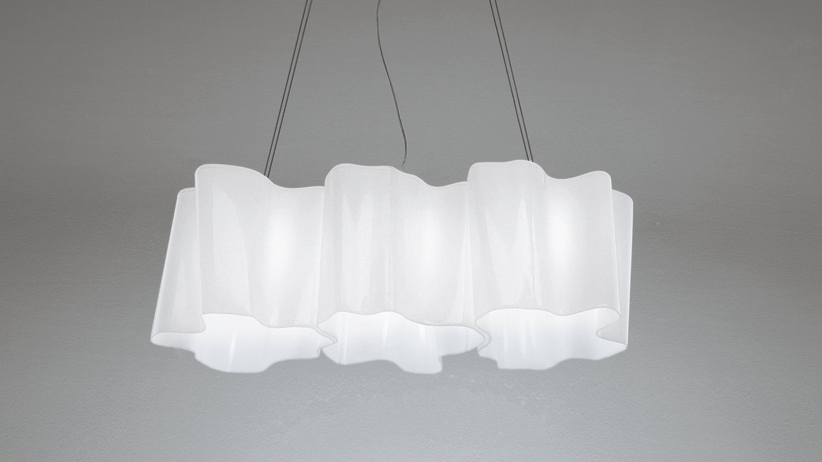 Artemide Logico 3 v řadě nad stolem