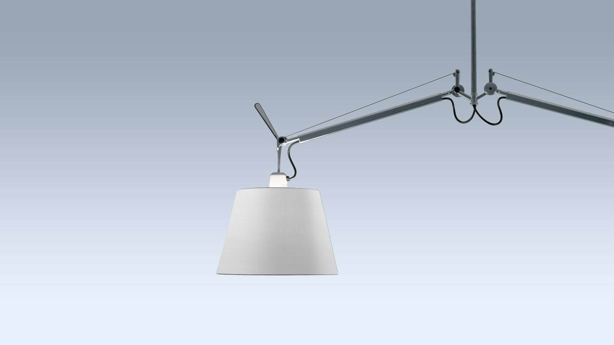 Artemide Tolomeo sospensione due bracci v interiéru